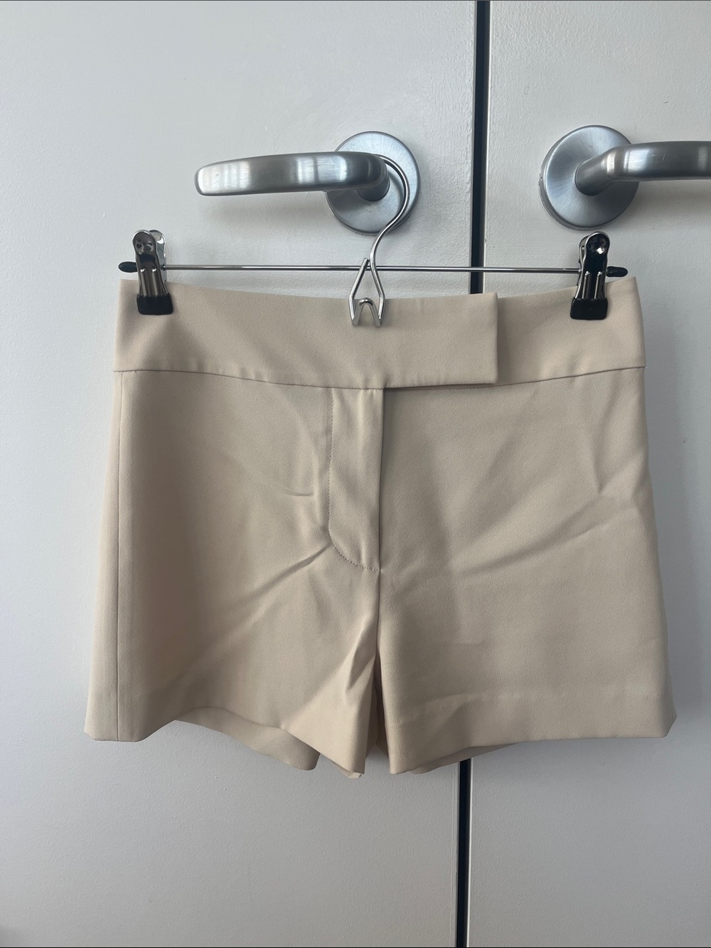Alice + Olivia Cady Beige Medium-Waist Tailored Shorts
